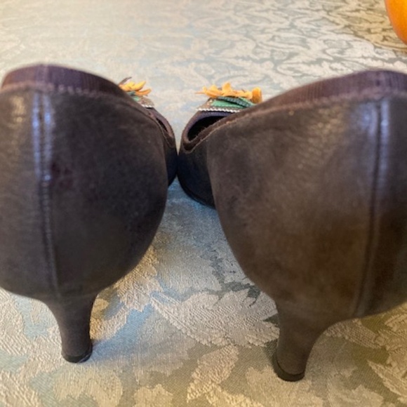 Prada Antic Ciclamino Heels - Picture 6 of 11